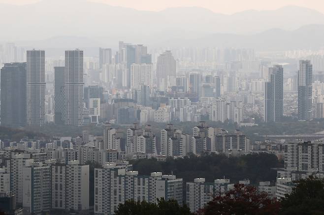 18일 서울 남산에서 바라본 모습. 연합뉴스