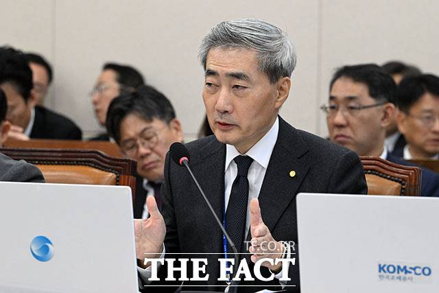 신현송 한국은행 총재가 23일 오전 서울 여의도 국회 재정경제기획위원회에서 열린 기획예산처와 한국은행 등에 대한 종합감사에 출석해 의원 질의에 답변하고 있다. /국회=서예원 기자