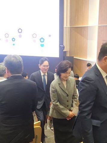 지난 2024년 10월 21일 서울대학교 어린이병원에서 열린 소아암·희귀질환 극복 사업 관련 '함께 희망을 열다, 미래를 열다' 행사에 이재용 삼성전자 회장, 모친 홍라희 전 리움미술관장이 참석한 모습. ⓒ임채현 기자