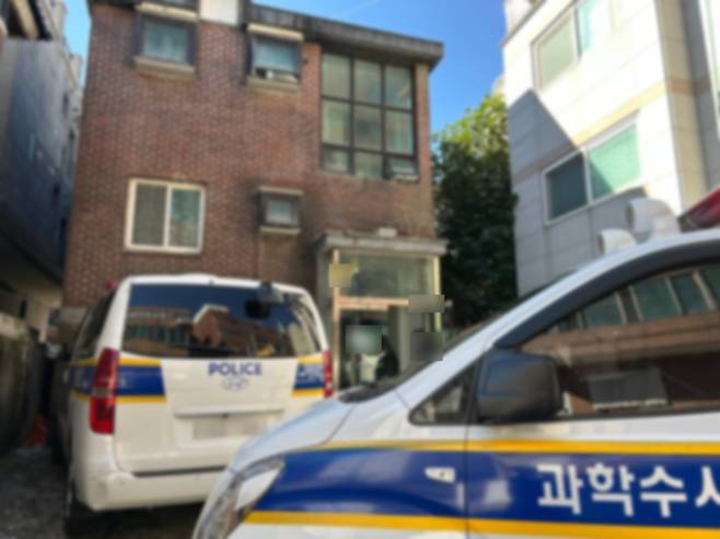 [서울=뉴시스] 서울 강서경찰서는 22일 서울 강서구에서 어머니를 살해한 혐의로 딸 A씨를 긴급체포했다고 밝혔다.