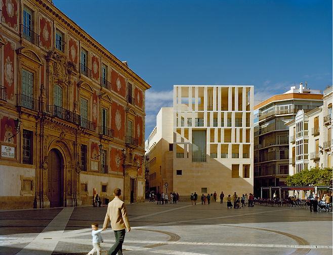 스페인 무르시아 시청사 (Murcia City Hall) 별관, 1998 광장 너머 1668년에 지어진 성당과 마주 보고 있다. [라페엘 모네오 사무소]
