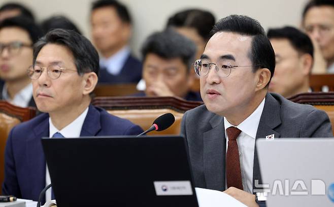 [서울=뉴시스] 고범준 기자 = 박홍근 기획예산처 장관이 23일 서울 여의도 국회에서 열린 재정경제기획위원회 기획예산처, 한국은행 등에 대한 종합감사에서 의원 질의에 답변하고 있다. 2026.10.23. bjko@newsis.com