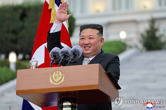 김정은, 창립 80주년 김일성종합대학 축하방문 (평양 조선중앙통신=연합뉴스) 김정은 북한 국무위원장이 지난달 30일 창립 80주년을 맞은 김일성종합대학을 축하방문했다고 조선중앙통신이 1일 보도했다. 2026.10.1 
    [국내에서만 사용가능. 재배포 금지. For Use Only in the Republic of Korea. No Redistribution] nkphoto@yna.co.kr