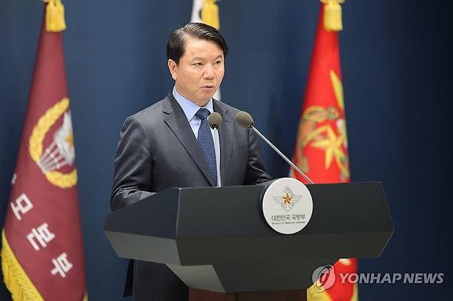 DMZ 상황 관련 입장 발표하는 김홍철 국방정책실장 (서울=연합뉴스) 서대연 기자 = 김홍철 국방정책실장이 23일 서울 용산구 국방부에서 DMZ 상황 관련 입장을 발표하고 있다. 2026.10.23 dwise@yna.co.kr