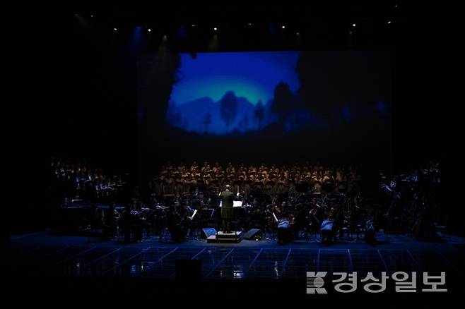 ▲ 울산시립예술단은 이달 29일 오후 7시30분 울산문화예술회관 대공연장에서 해오름동맹 시립예술단이 합동공연으로 합창오페라 '천년의 빛, 하나의 울림'을 선보인다. 사진은 2023년 해오름동맹 합동공연 모습. 경상일보 자료사진
