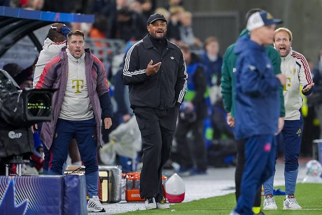 epa13301650 Bayern Munich coach Vincent Kompany during the UEFA Champions League football match between Viking and Bayern Munich at Lyse Arena in Stavanger, Norwa, 13 October 2026.  EPA/Lise Aserud NORWAY OUT







<저작권자(c) 연합뉴스, 무단 전재-재배포, AI 학습 및 활용 금지>