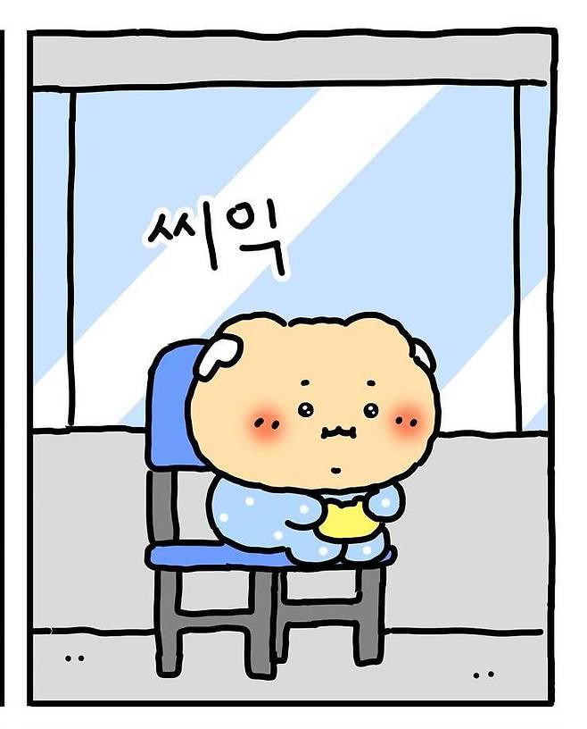 삐뚤빼뚤한 그림체와 어딘가 어설픈 표정이 특징인 ‘망그러진 곰’. 사진 출처 망그러진 곰 인스타그램
