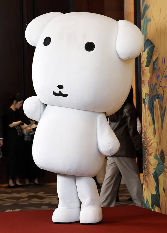 가나디 캐릭터를 활용한 대형 인형.