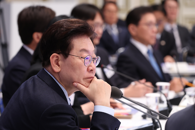 발언듣는 이재명 대통령.연합뉴스