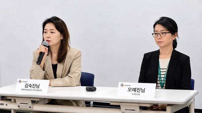 김숙진 CJ제일제당 식품마케팅실장 겸 한국사업본부장(오른쪽)과 오예진 CJ제일제당 수석연구원. [제공=CJ제일제당]