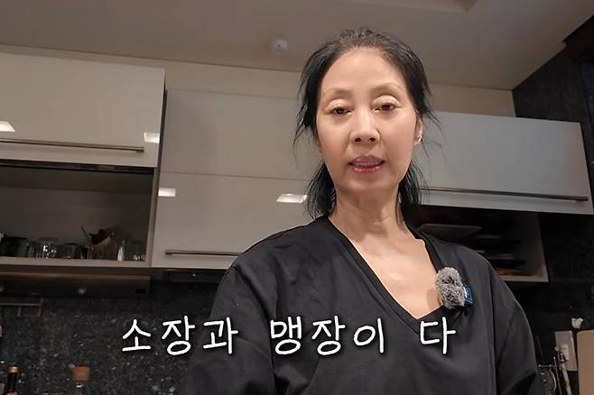 Rather than being overwhelmed by emotion, she showed determination to finish making seaweed soup for her husband. Although her husband has entered the recovery phase following surgery, he is in a situation where he must pay special attention to his health management for the time being. Min Hae-kyung conveyed that she is looking after her husbands recovery, stating that he needs to be careful and avoid overexertion for about another month.Born in 1962, Min Hae-kyung took her first steps into the music industry in 1980 with the release of Whose Song Is It? She has continued her career as a singer since then and received the Youth Song Singer Award in 1994. In 2011, she also continued her musical activities as a member of the group The Colors. This video conveyed her sincere side as she reflected on the meaning of family in ordinary daily life, along with her concern for her husbands health.