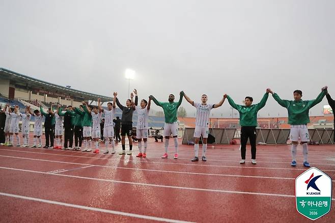 대전 선수들이 김천전에서 승리한 뒤 기뻐하고 있다. 사진 | 한국프로축구연맹