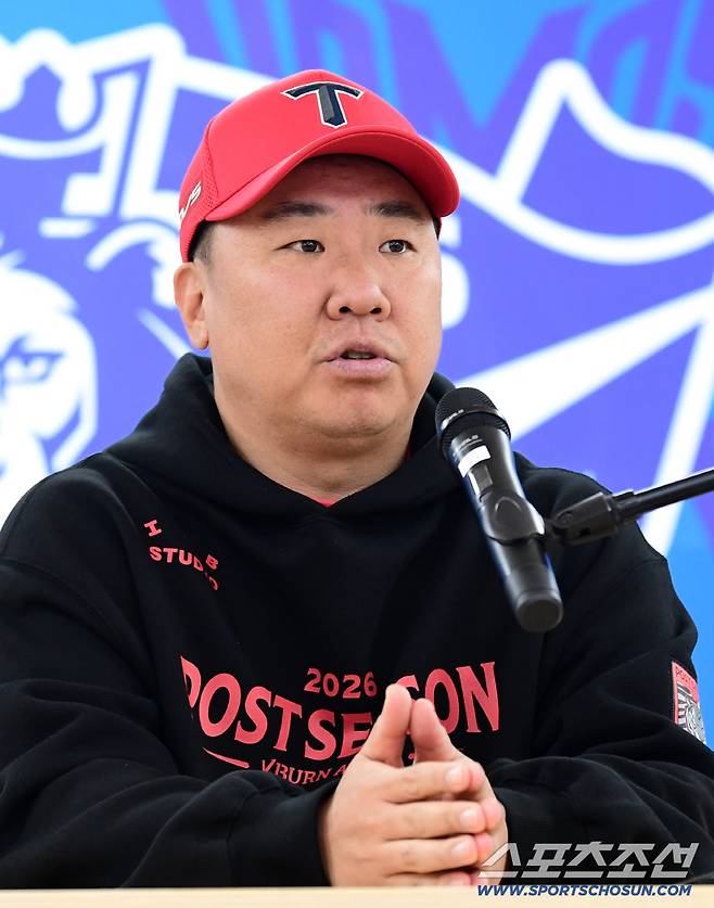 25일 대구 삼성라이온즈파크에서 KIA와 삼성의 PO 1차전 경기가 열린다. 인터뷰하고 있는 KIA 이범호 감독. 대구=송정헌 기자songs@sportschosun.com/2026.10.25/