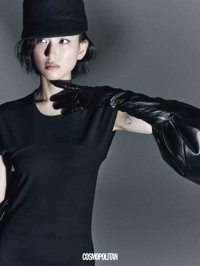 드레스 Jil Sander. 모자, 장갑 스타일리스트 소장품.