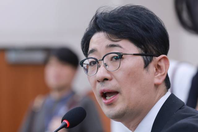 ▲26일 국회 법제사법위원회에서 열린 법무부, 고위공직자범죄수사처, 대법원(법원행정처) 등에 대한 종합감사에서 국민의힘 주진우 의원이 이재명 대통령의 배우자 김혜경 여사가 서울 역삼동 화재 발생일 유명 프로골퍼와 골프를 쳤다는 의혹과 관련해 오동운 공수처장에게 질의하고 있다. ⓒ연합뉴스