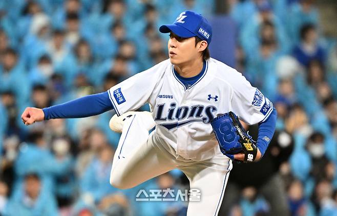 삼성 투수 원태인이 27일 대구 삼성라이온즈파크에서 열린 KIA와의 2026 KBO 포스트시즌 플레이오프 2차전 9회 역투하고 있다. 대구 | 최승섭기자 thunder@sportsseoul.com
