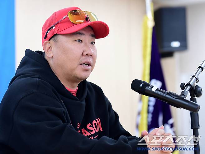 26일 대구 삼성라이온즈파크에서 KIA와 삼성의 PO 1차전 경기가 열린다. 인터뷰하고 있는 KIA 이범호 감독. 대구=송정헌 기자songs@sportschosun.com/2026.10.26/