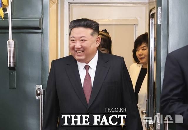 권영세 국민의힘 의원은 김정은 북한 국무위원장의 최근 중국 방문을 계기로 북미 대화 관련 논의가 이뤄졌을 가능성을 제기했다. 사진은 지난해 9월 중국 베이징역에 도착한 김 위원장의 모습. /베이징=신화/뉴시스