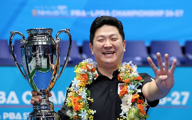 조건휘가 26일 우승 횟수(4회)를 기념하는 세리머니를 하고 있다. 사진=PBA
