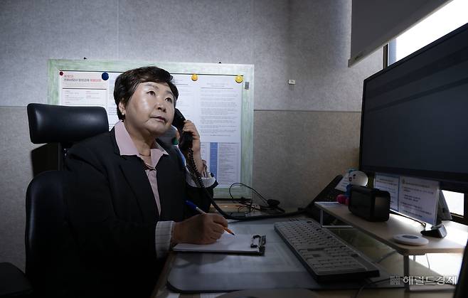 한국생명의전화 1기 상담원 이광자 씨를 22일 오전 서울 성북구 생명의전화종합사회복지관에서 만났다. 임세준 기자