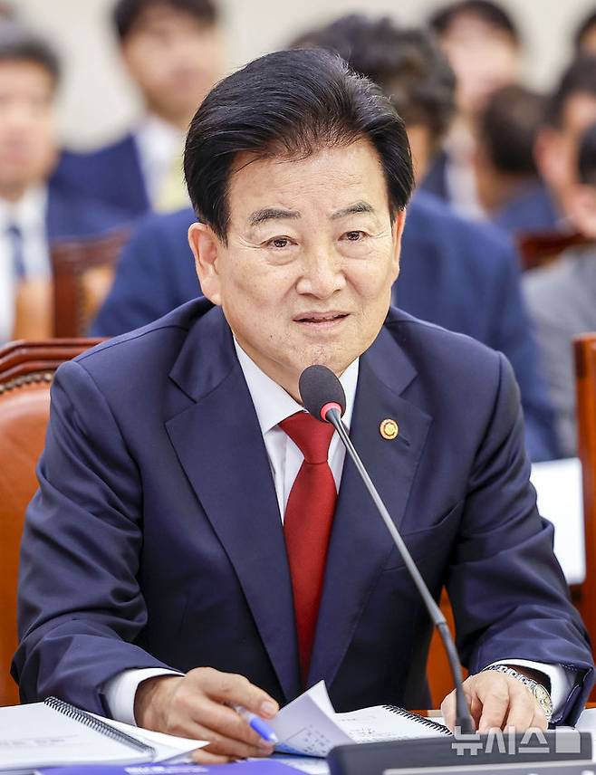 [서울=뉴시스] 정병혁 기자 = 정동영 통일부 장관이 27일 서울 여의도 국회에서 열린 외교통일위원회의 종합감사에서 질문에 답하고 있다. 2026.10.27. jhope@newsis.com