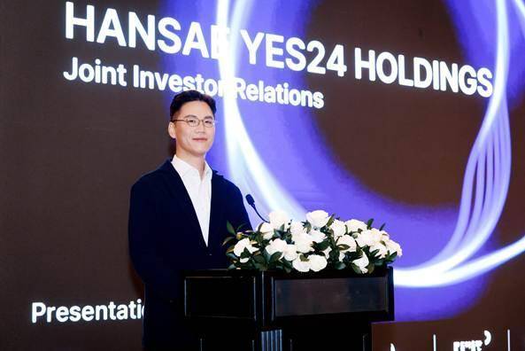 김석환 한세예스24홀딩스 부회장이 28일 베트남 호치민에서 열린 한세예스24그룹 '2026 글로벌 기업설명회(IR)'에서 발표하고 있다. [사진=한세예스24홀딩스]