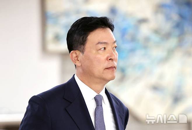 [서울=뉴시스] 김금보 기자 = 김성훈 전 경호차장이 지난 7월9일 오전 서울 서초구 서울중앙지방법원에서 '윤석열 전 대통령 체포방해 혐의' 1심 선고 공판에 출석하고 있는 모습. 2026.07.09. kgb@newsis.com