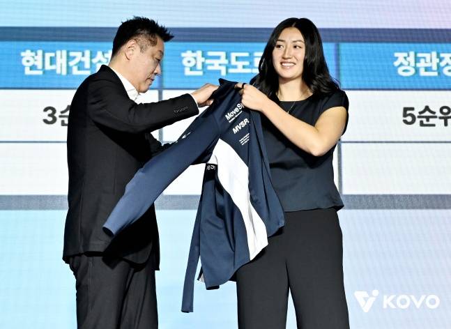 오드리 박이 28일 서울 강서구 메이필드호텔에서 열린 2026~2027 한국배구연맹(KOVO) 여자 신인선수 드래프트에서 IBK기업은행 전체 1순위 지명을 받았다. /사진=KOVO 제공