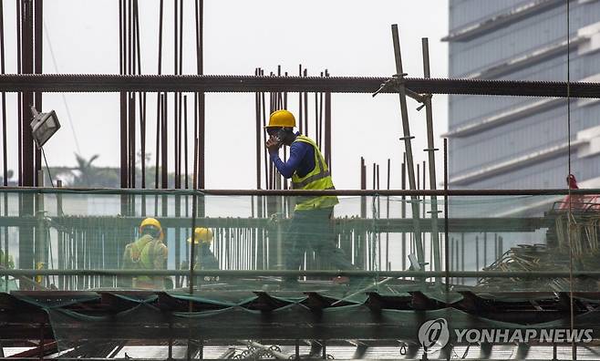 방글라데시 건설 노동자들 [EPA=연합뉴스 자료사진. 재판매 및 DB 금지]