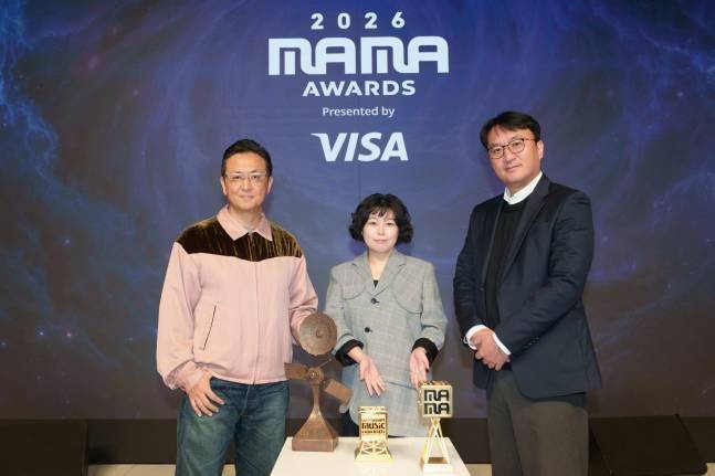 '2026 마마 어워즈' CJ ENM 신형관 음악콘텐츠사업본부장·윤신혜 엠넷 사업부장 / 박찬욱 컨벤션사업부장ⓒCJ ENM