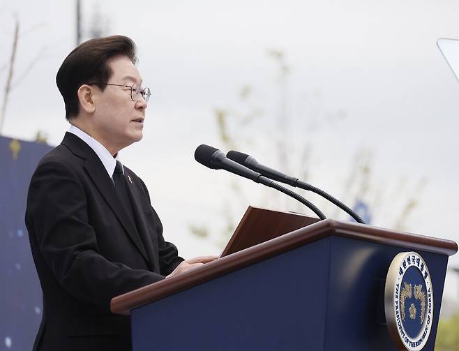 이재명 대통령이 29일 서울 광화문광장에서 열린 10·29 이태원 참사 4주기 기억식에서 추모사를 하고 있다. 청와대사진기자단