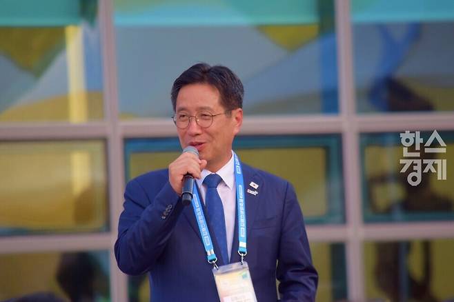 &nbsp;30일 김해시 공설운동장에서 '2026 김해의생명축제'에서&nbsp; 정영두 김해시장은 축사에서 "의생명산업은 우리 김해의 미래"라며 어린이와 시민들이 함께한 축제의 의미를 강조했다. 사진= 이화랑 기자