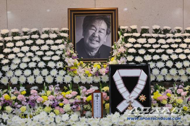 최불암 장례식장 유족 관련 보도사진