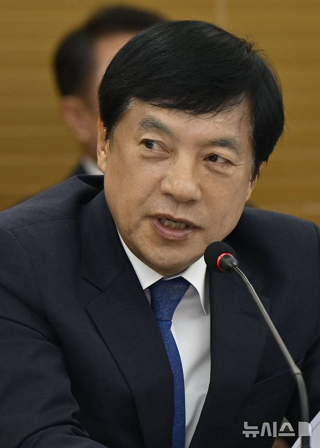 [전남광주=뉴시스] 양시원 기자 = 더불어민주당 이성윤 의원이 20일 전남광주 동구 광주고등법원에서 열린 국회 법제사법위원회의 광주고등법원 등에 대한 국정감사 도중 질의하고 있다. 2026.10.20. goodwrite97@newsis.com