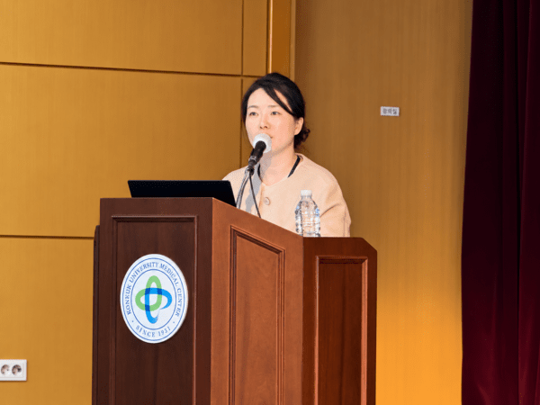 'MCI 환자에서 무엇을 평가하고 어떻게 목표를 설정할 것인가?'를 주제로 강연하는&nbsp;나연아 세브란스병원 신경과 인지기능검사실 임상심리전문가 / 디멘시아뉴스