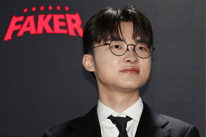 리그오브레전드(LOL) 프로게이머 ‘페이커’ 이상혁이 지난 10일 서울 중구 서울중앙우체국 우표박물관에서 열린 기념우표 발행 및 기획전시관 개관식에 참석해 미소를 보이고 있다. [뉴스1]