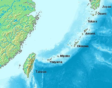 일본의 난세이제도. 일본 본도로부터 대만 근처까지 활처럼 휘어 있는 이 섬들을 오키나와인들은 ‘류큐호’라 부른다. 위키미디어