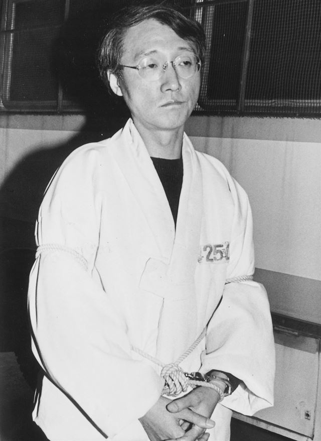 1992년 음란문서 제조 및 판매 혐의로 구속된 마광수 교수. 한국일보 자료사진