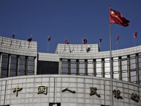 중국 인민은행이 민간 차원의 가상화폐에 철퇴를 내리는 한켠 법정 가상화폐 발행을 추진중인 것으로 나타났다./블룸버그