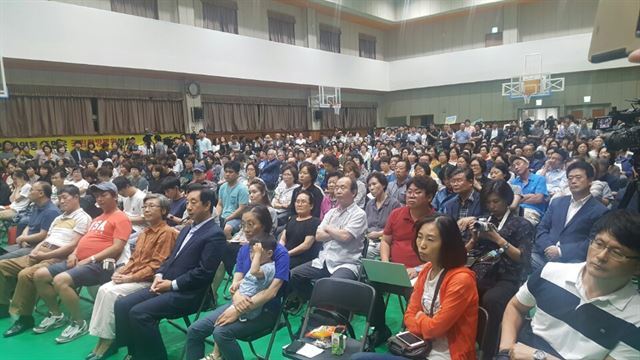5일 서울 강서구 탑산초에서 강서지역 특수학교 설립을 위한 교육감과 주민 간 2차토론회가 열리고 있다. 신지후 기자