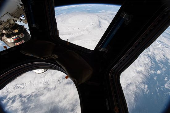 ▲지난달 25일 국제우주정거장 '큐폴라'에서 찍은 허리케인 '하비'.[사진제공=NASA]