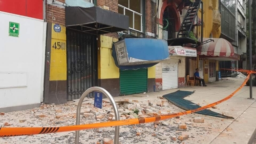 멕시코시티 한인타운에 있는 한국식당 입주 건물이 폐쇄된 모습 [연합뉴스]