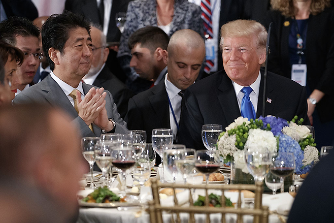 9월19일(현지시각) 제72차 유엔총회 오찬에 참석한 아베 일본 총리와 트럼프 대통령 © 사진=AP연합