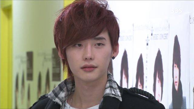 배우 이종석은 신인시절 SBS '시크릿가든'에서 동성애자인 천재 뮤지션 썬을 연기했다. SBS 방송화면 캡처