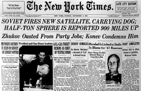 소련이 개를 실은 인공위성을 발사했다는 사실을 보도하고 있는 뉴욕타임스 1957년 11월3일자 지면.