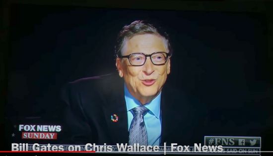 빌 게이츠가 폭스뉴스와 인터뷰에서 윈도폰 대신 안드로이드폰을 쓰고 있다고 밝혔다. (사진=폭스뉴스 화면 캡처)