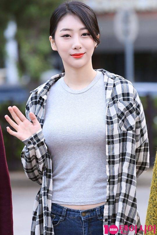 걸그룹 BP라니아 혜미가 13일 오전 서울 영등포구 여의도동 KBS신관 공개홀에서 진행된 KBS 뮤직뱅크 리허설에 참석해 포즈를 취하고 있다.