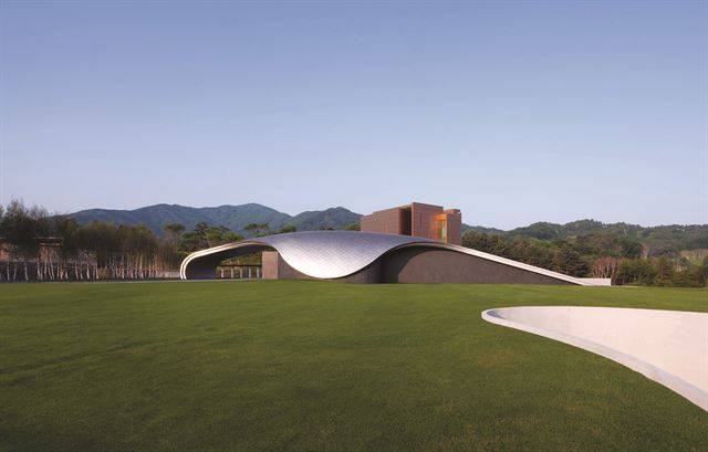 가평에 자리한 아난티 클럽하우스 서울. 사진=송재영 에머슨퍼시픽 제공