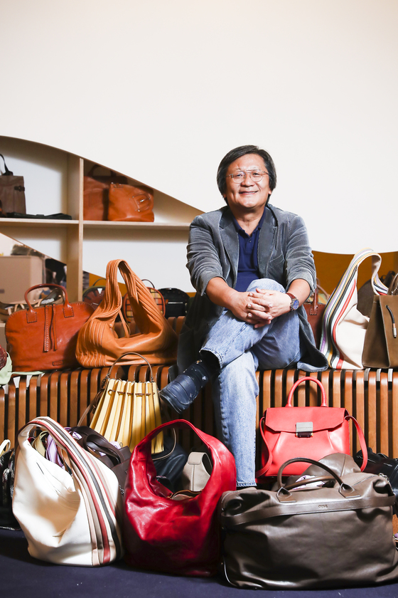 박은관 회장은 ’시몬느가 만든 핸드백 용어 사전이나 핸드백 박물관은 글로벌 한국 패션 브랜드 탄생을 위한 밑거름이 될 것“이라고 말했다. [김경록 기자]
