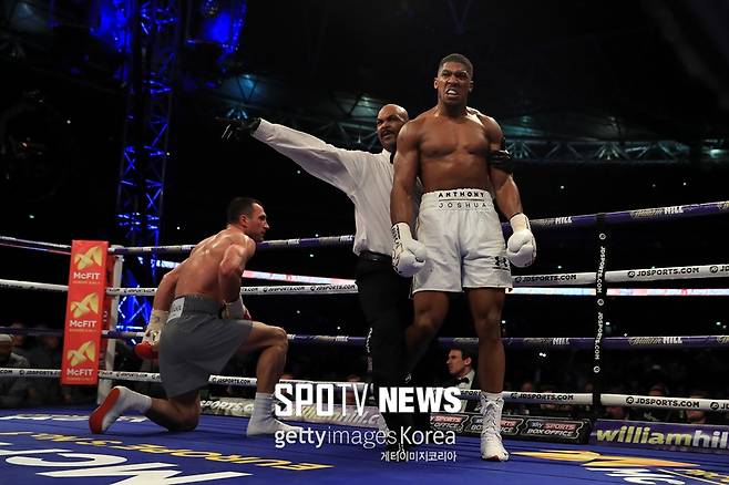 ▲ 앤서니 조슈아는 지난 4월 블라디미르 클리츠코를 11라운드 TKO로 꺾고 세대교체를 알렸다.